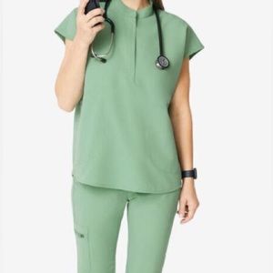 Figs Rafaela scrub top